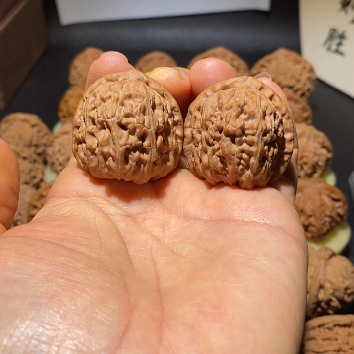 文玩核桃吊坠白狮子35