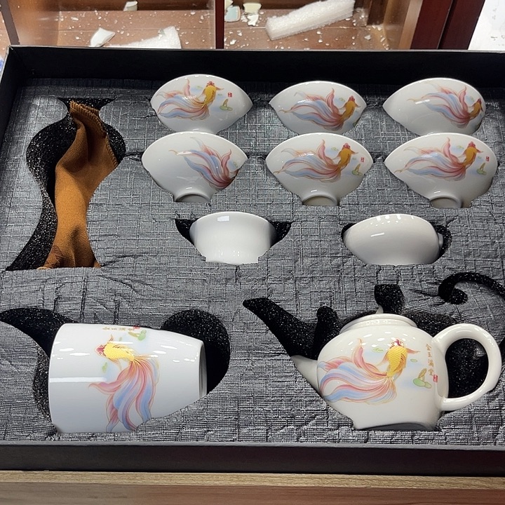 孤品茶具套装等。        