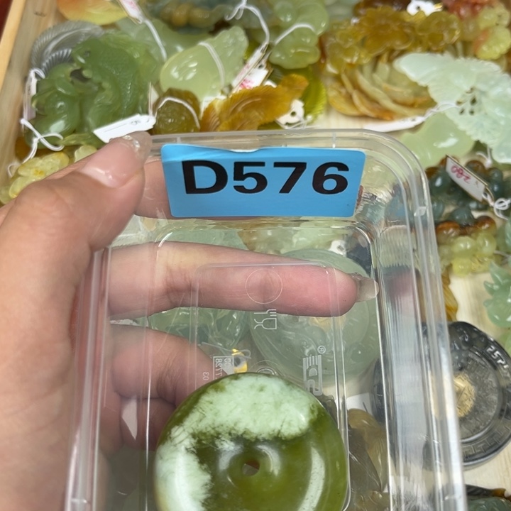 蛇纹石玉足银镀金镶嵌颈饰