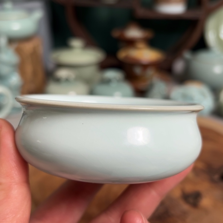 杯月白釉手工杯微瑕