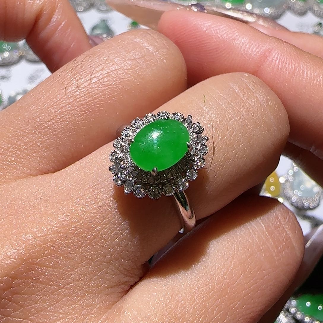 【闪购商品】18K金镶嵌戒指翡翠天然