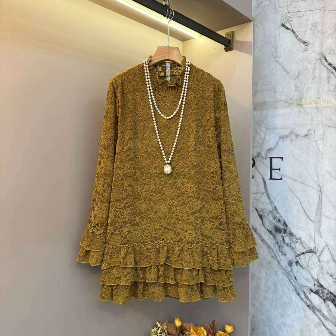 秋冬新款大码半高领荷叶边宽松遮肉百搭显瘦蕾丝长袖上衣