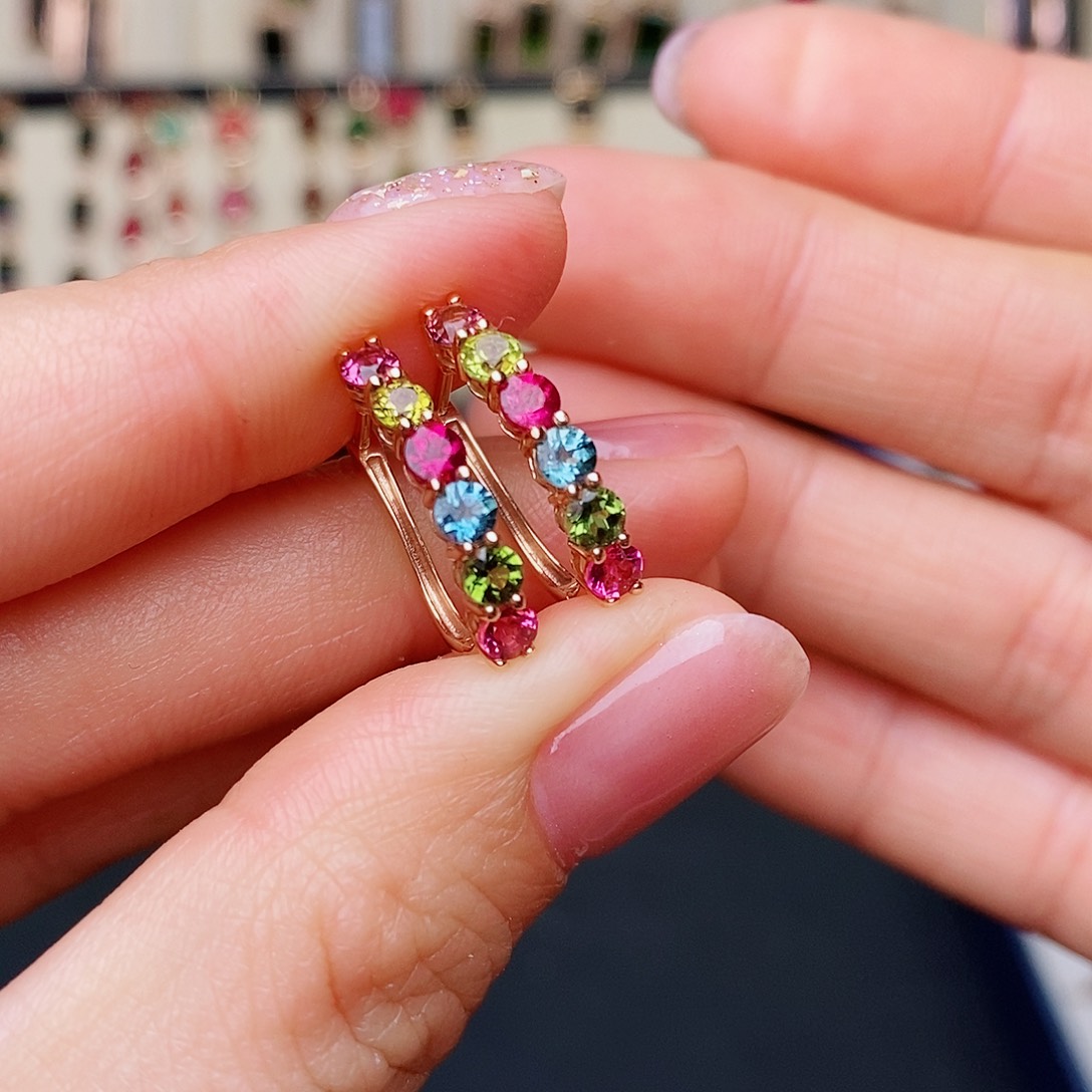 碧玺耳扣彩色18K金镶嵌一**?