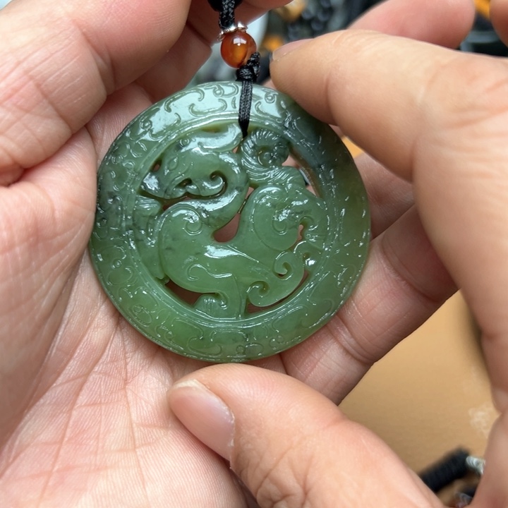 和田玉颈饰未镶嵌