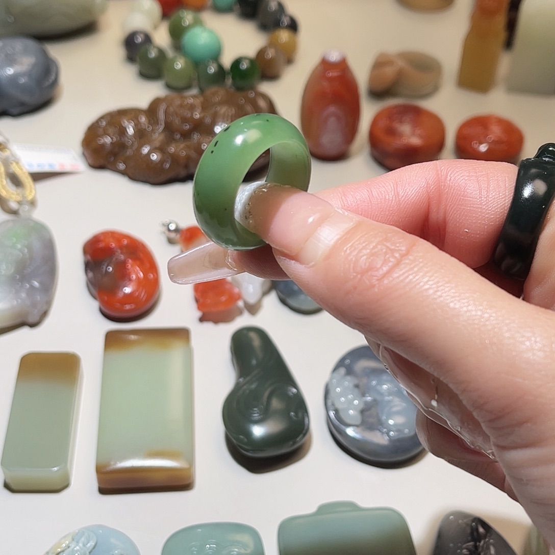 和田玉未镶嵌戒指