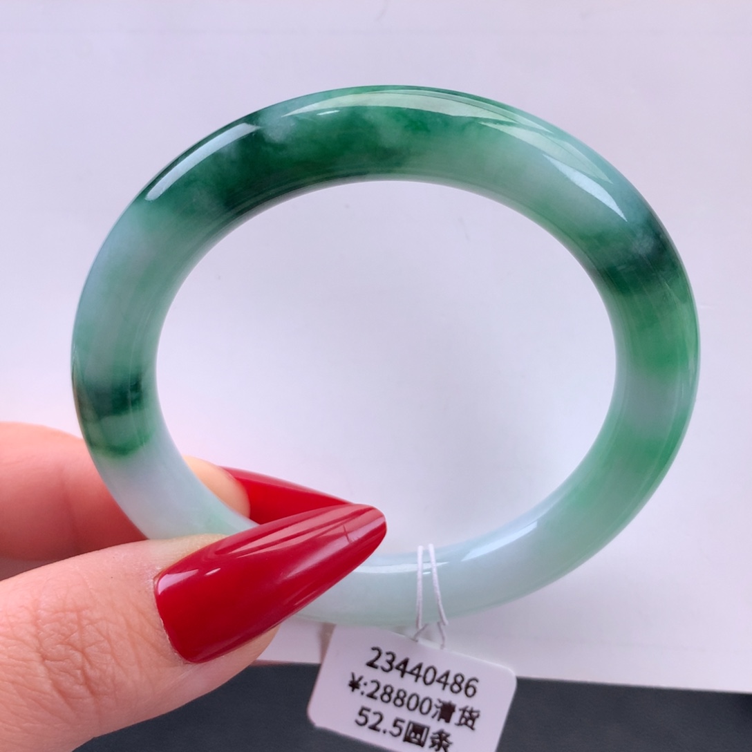 翡翠手镯未镶嵌细糯飘花圆条手镯