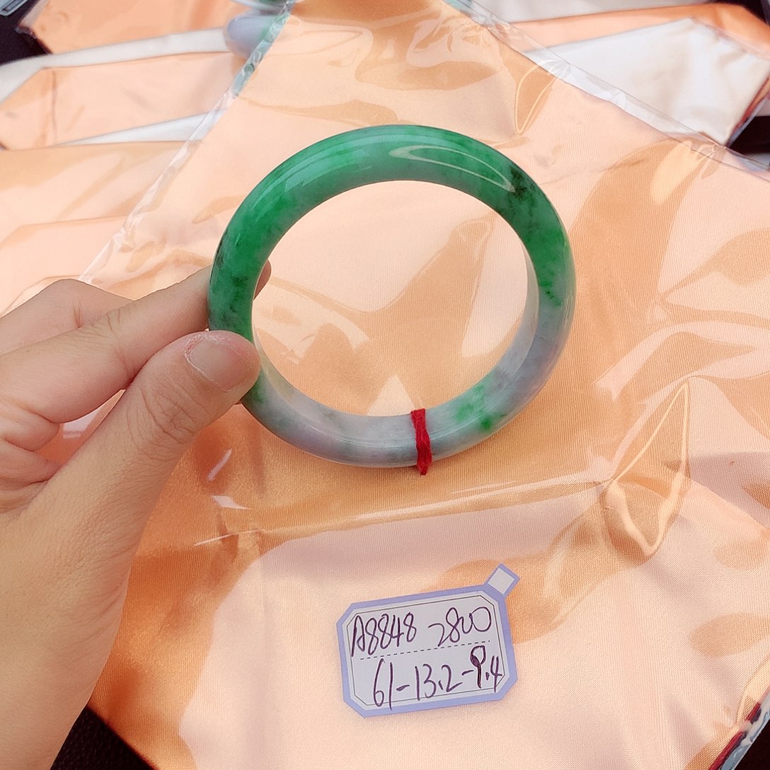 翡翠手镯未镶嵌翡翠