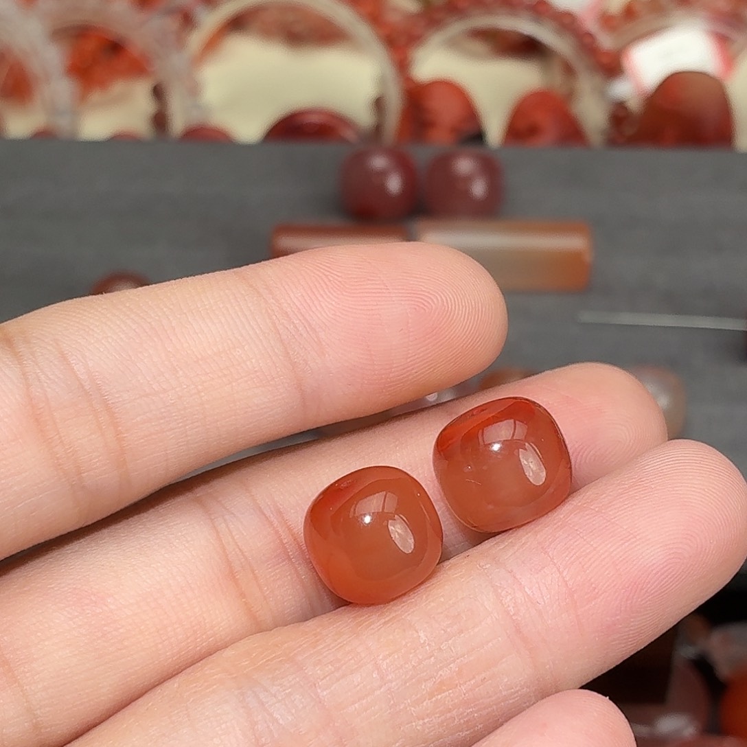 ****.南红玛瑙未镶嵌颈饰两颗