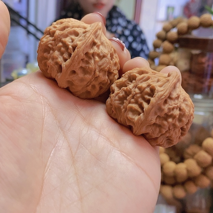 【闪购商品】文玩核桃把件40玉枕元宝