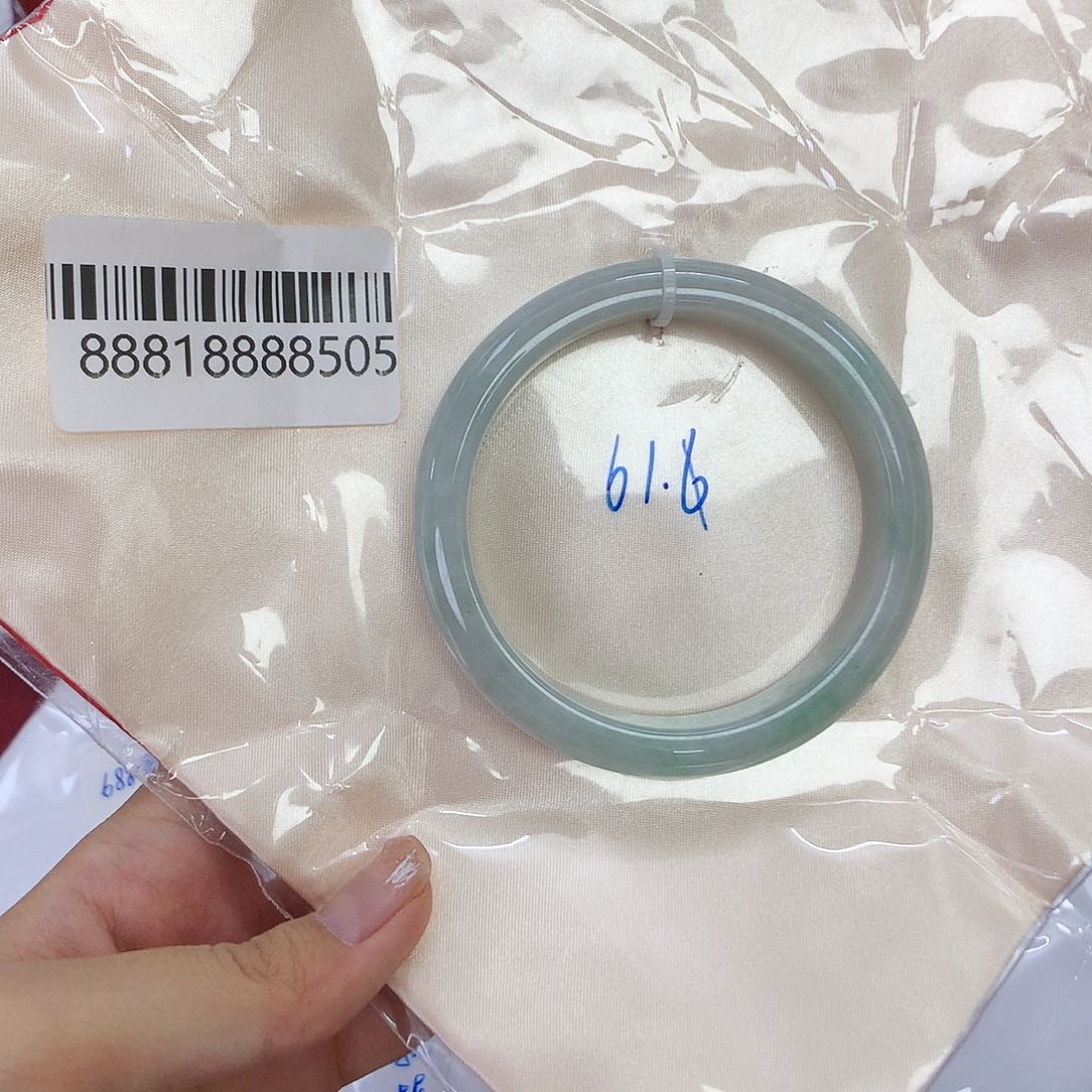 翡翠手镯未镶嵌天然缅甸翡翠手镯