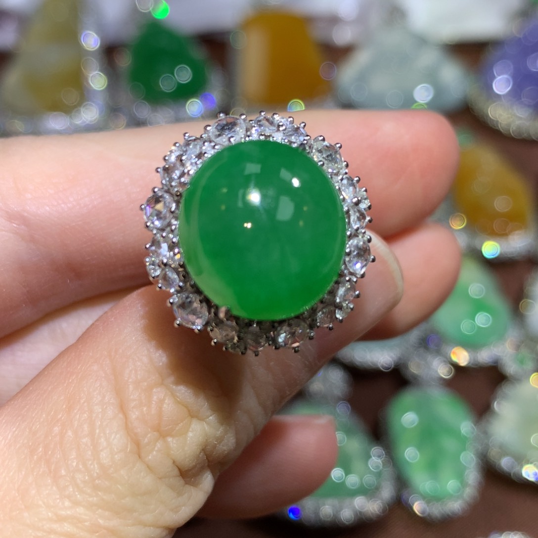 翡翠戒指18K金镶嵌戒指