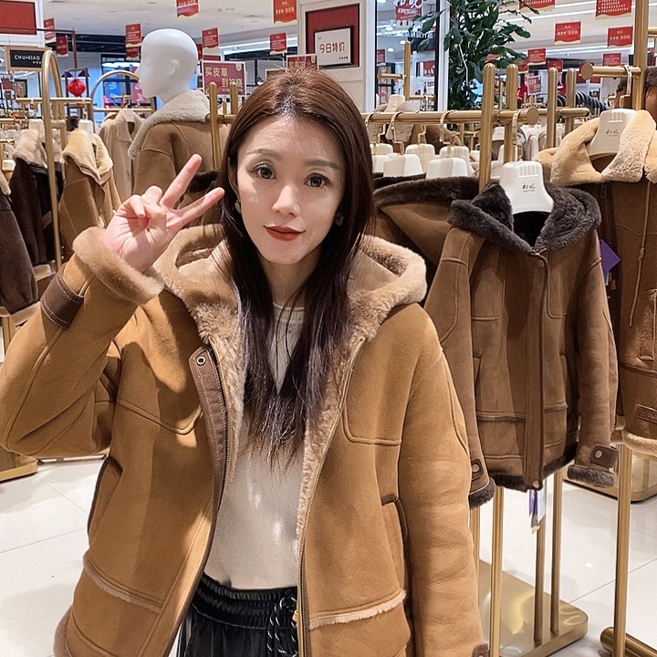 初晓皮草外套搭配