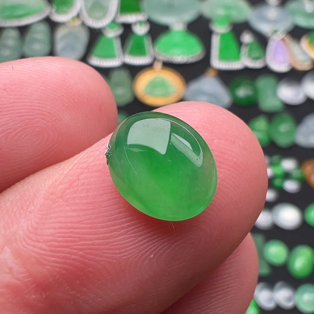 翡翠颈饰未镶嵌蛋面9.7