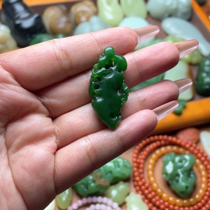 【闪购商品】颈饰未镶嵌和田玉无**心