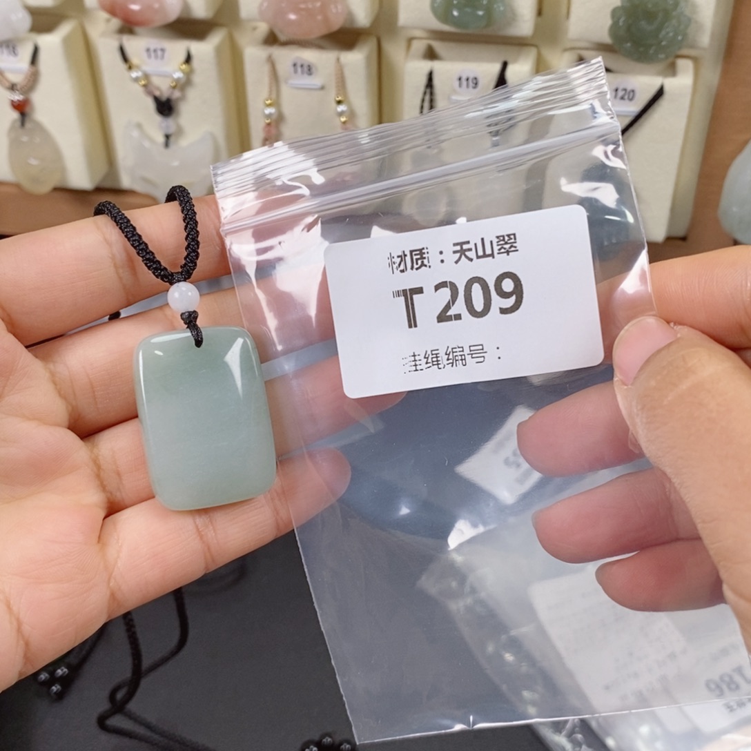 卿***玥玛瑙/玉髓未镶嵌颈饰