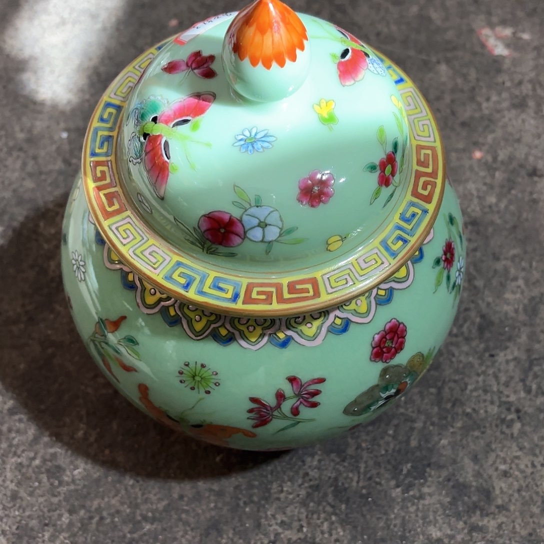 摆件与**行精品陶瓷工艺美术品摆件