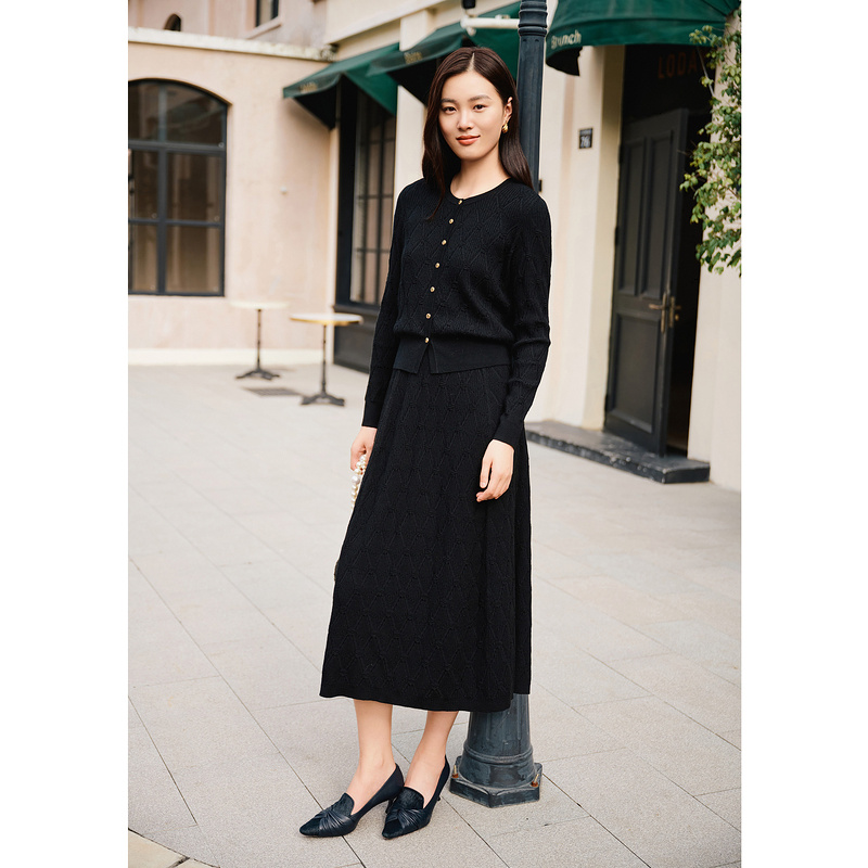 【美丽诺羊毛】YINER音儿2025新款巴素兰玫瑰毛针织衫8C65106026