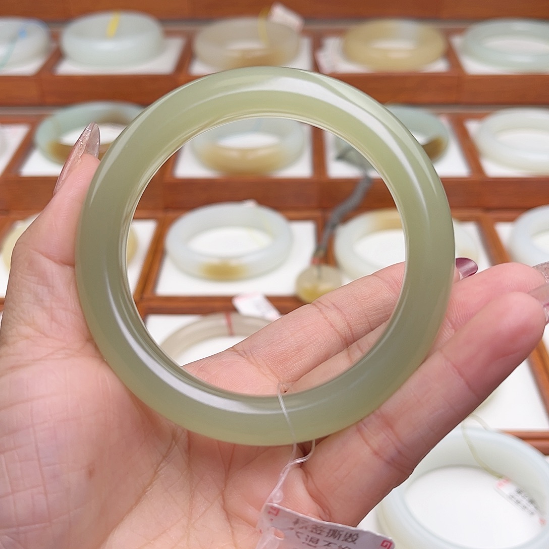 和田玉手镯未镶嵌58