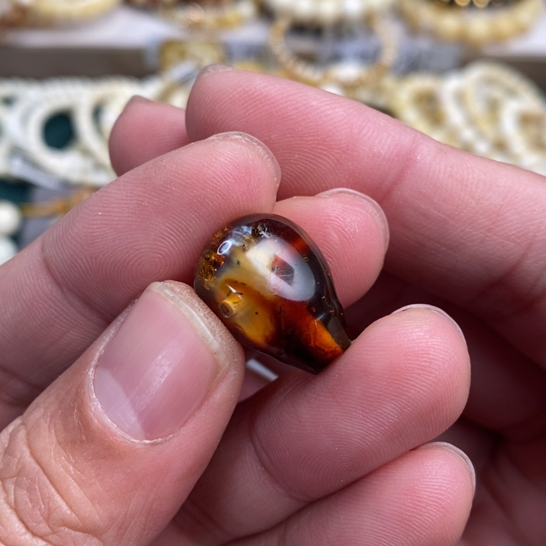 琥珀裸石未镶嵌红沁三通13mm+