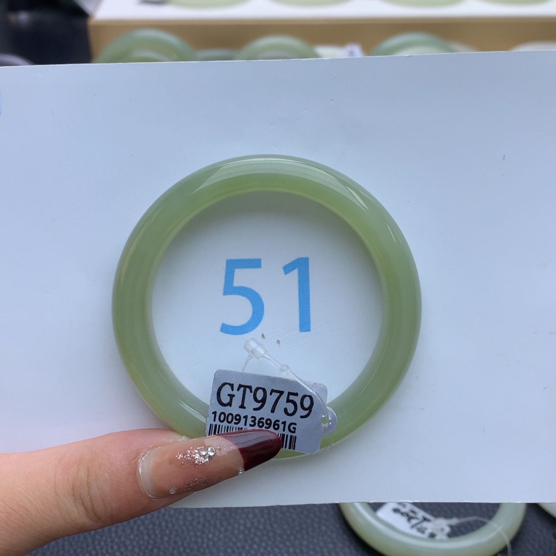 和田玉手镯未镶嵌超**影