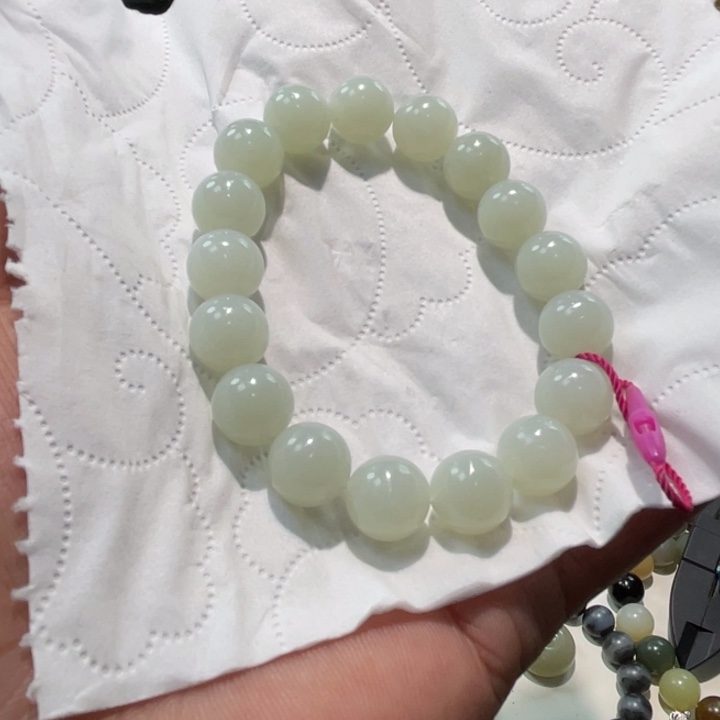 晶***吖和田玉未镶嵌手串