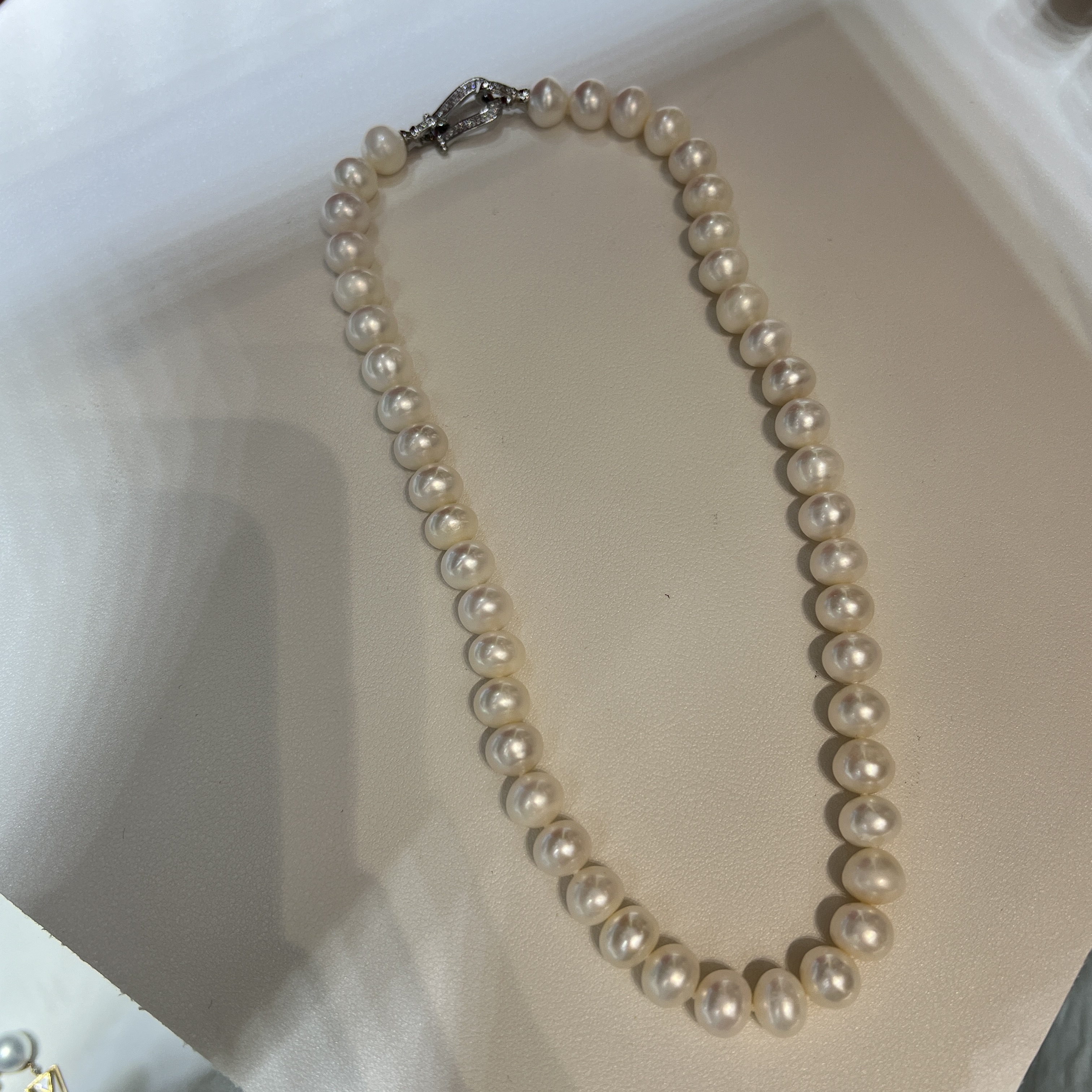 [十上珍珠]淡水 无核 白色满串马蹄扣设计款珍珠项链10-11mm