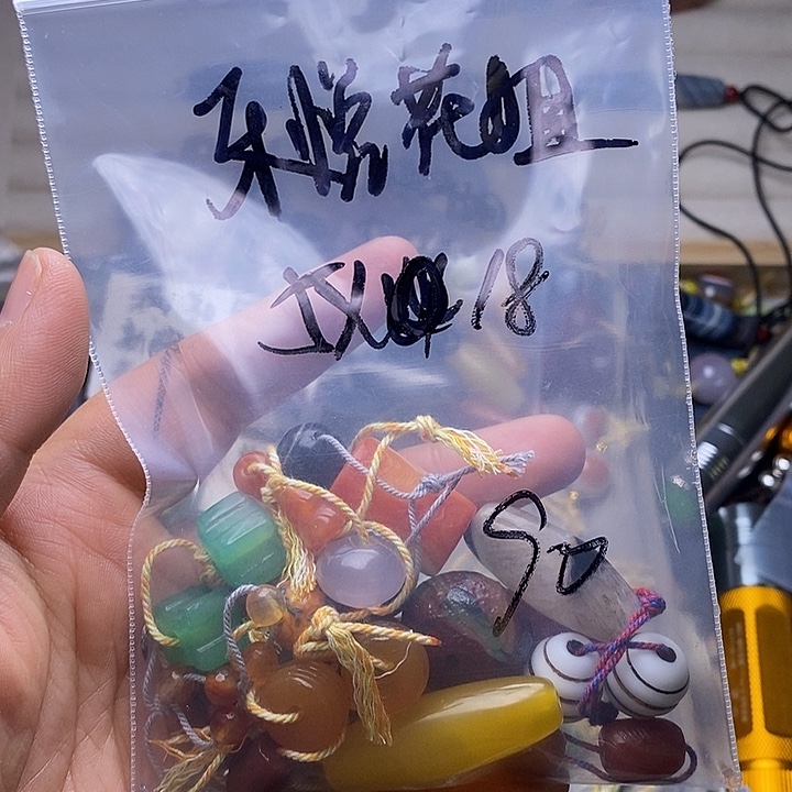 乐***姐玛瑙/玉髓合金颈饰