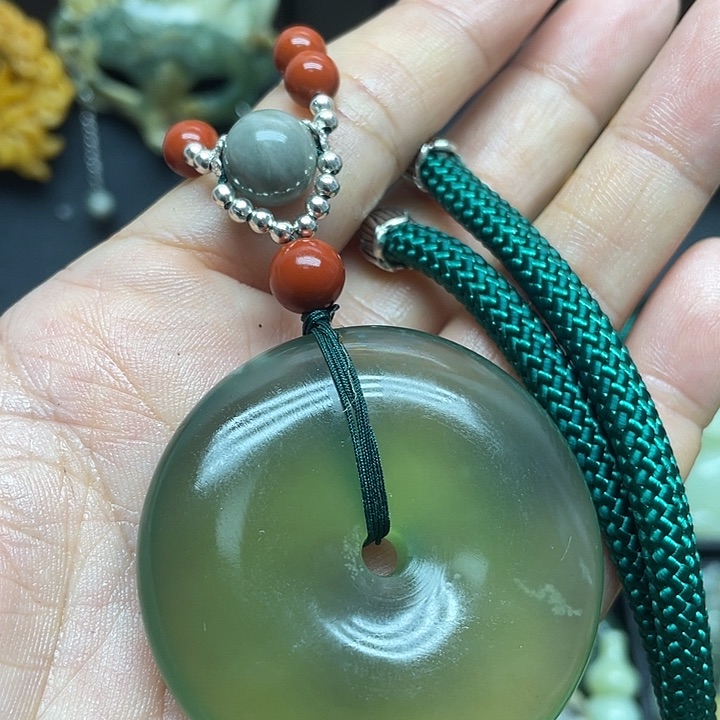 未镶嵌蛇纹石玉颈饰