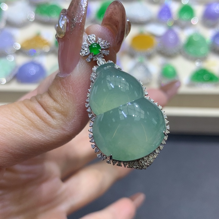 翡翠颈饰18K金镶嵌翡翠