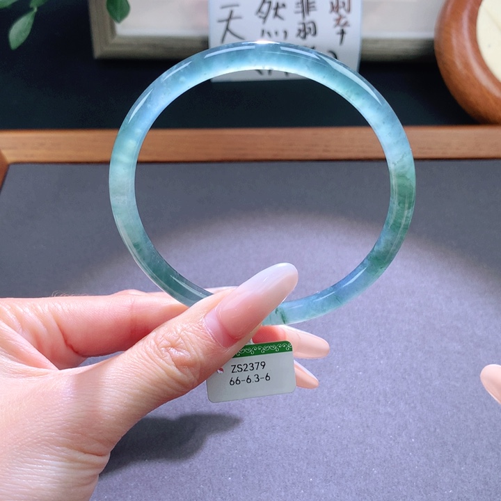 翡翠手镯未镶嵌天然翡翠手镯