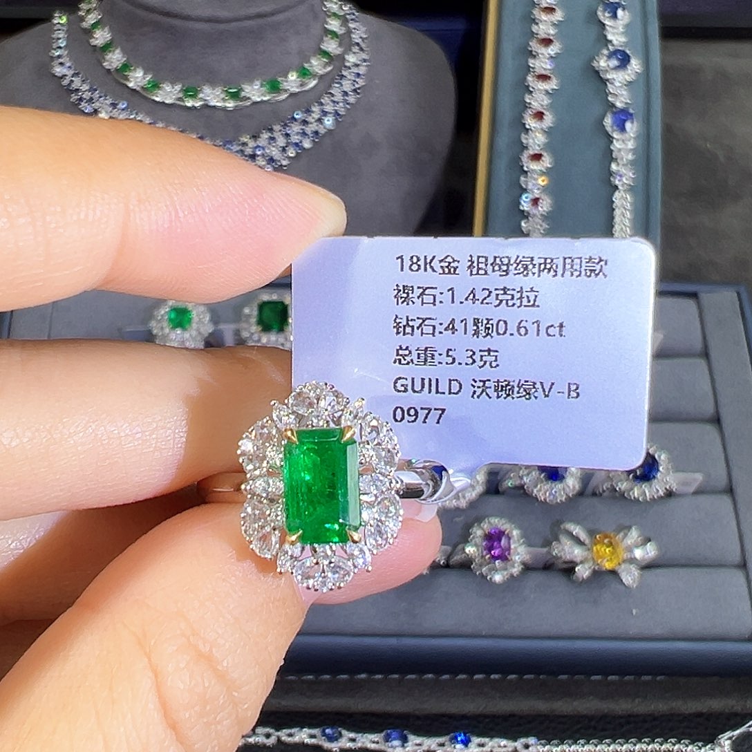 祖母绿戒指18K金镶嵌