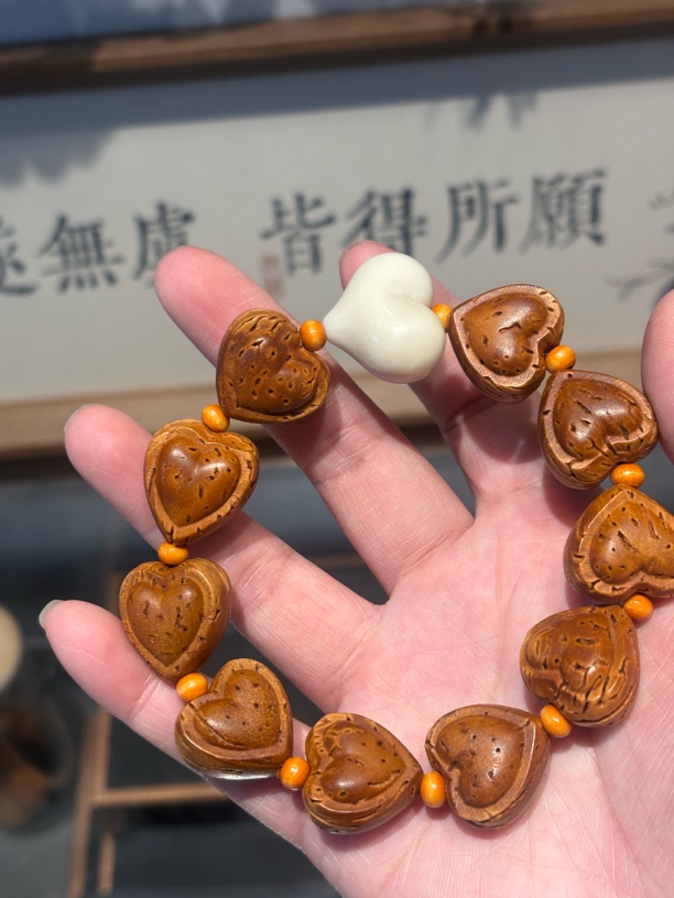 「茗月」象牙果爱心桃核手串