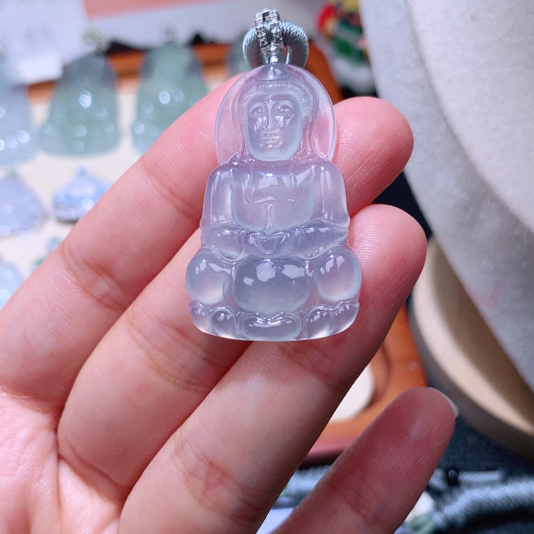 颈饰18K金镶嵌翡翠观音