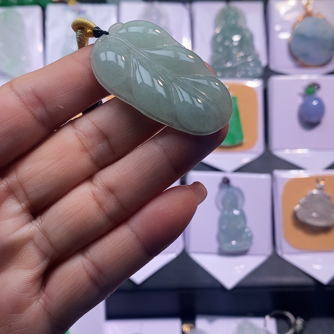 翡翠未镶嵌颈饰金枝玉叶