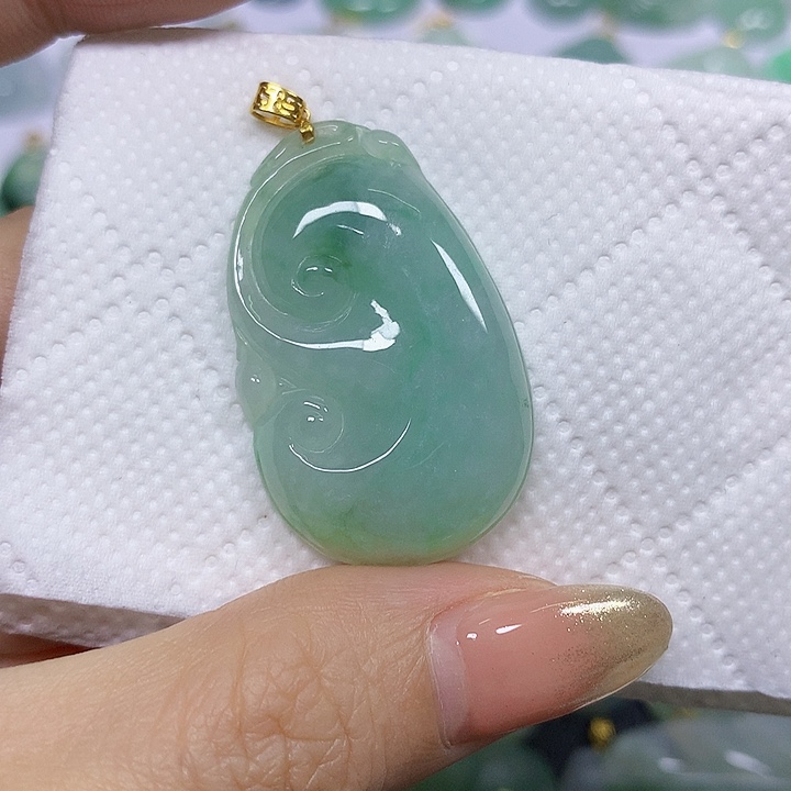翡翠未镶嵌颈饰挂件