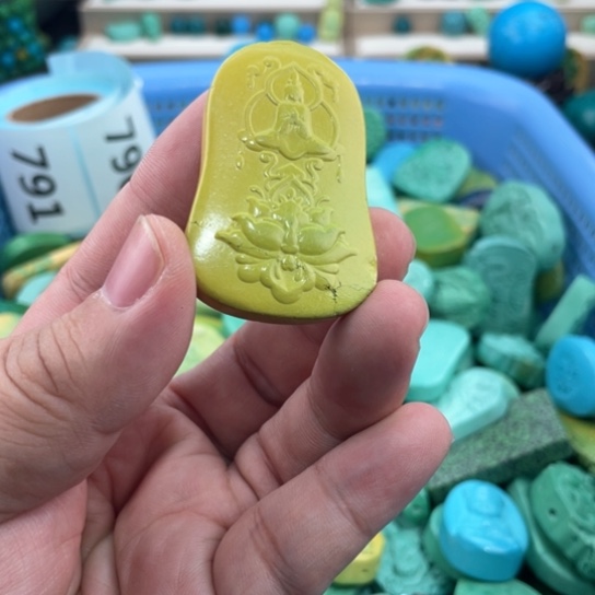 未镶嵌菱锰矿珠宝半成品
