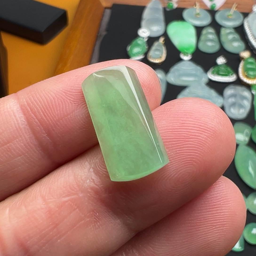 翡翠颈饰未镶嵌无事牌17.7