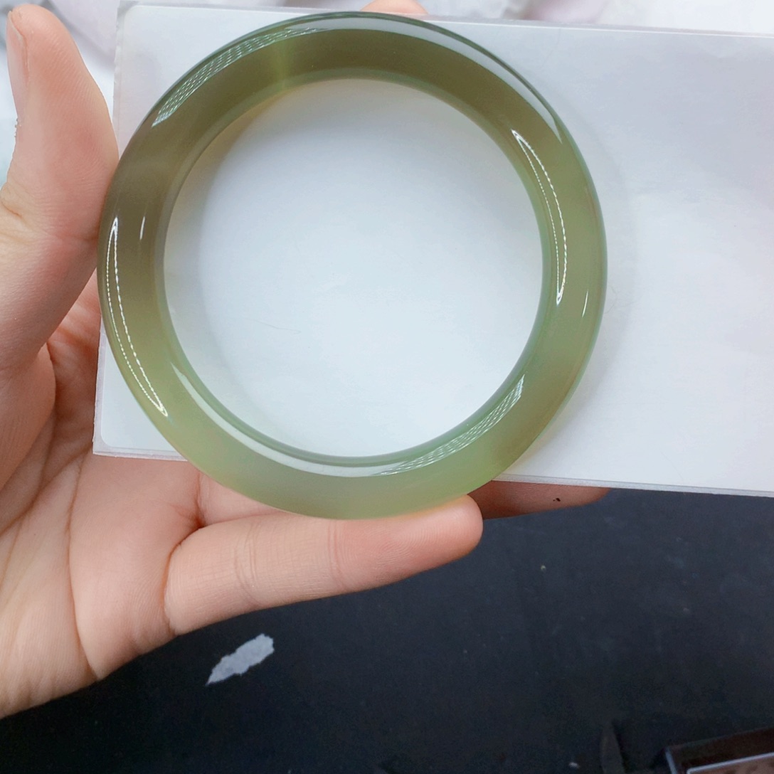 玛瑙/玉髓手镯未镶嵌61