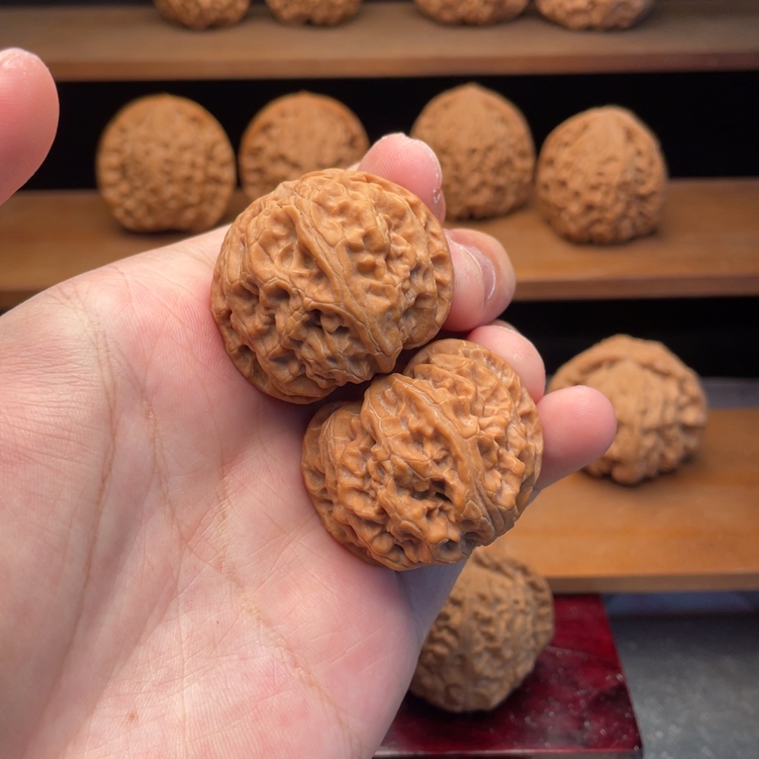 文玩核桃把件39边肚红皮肉球苹果园