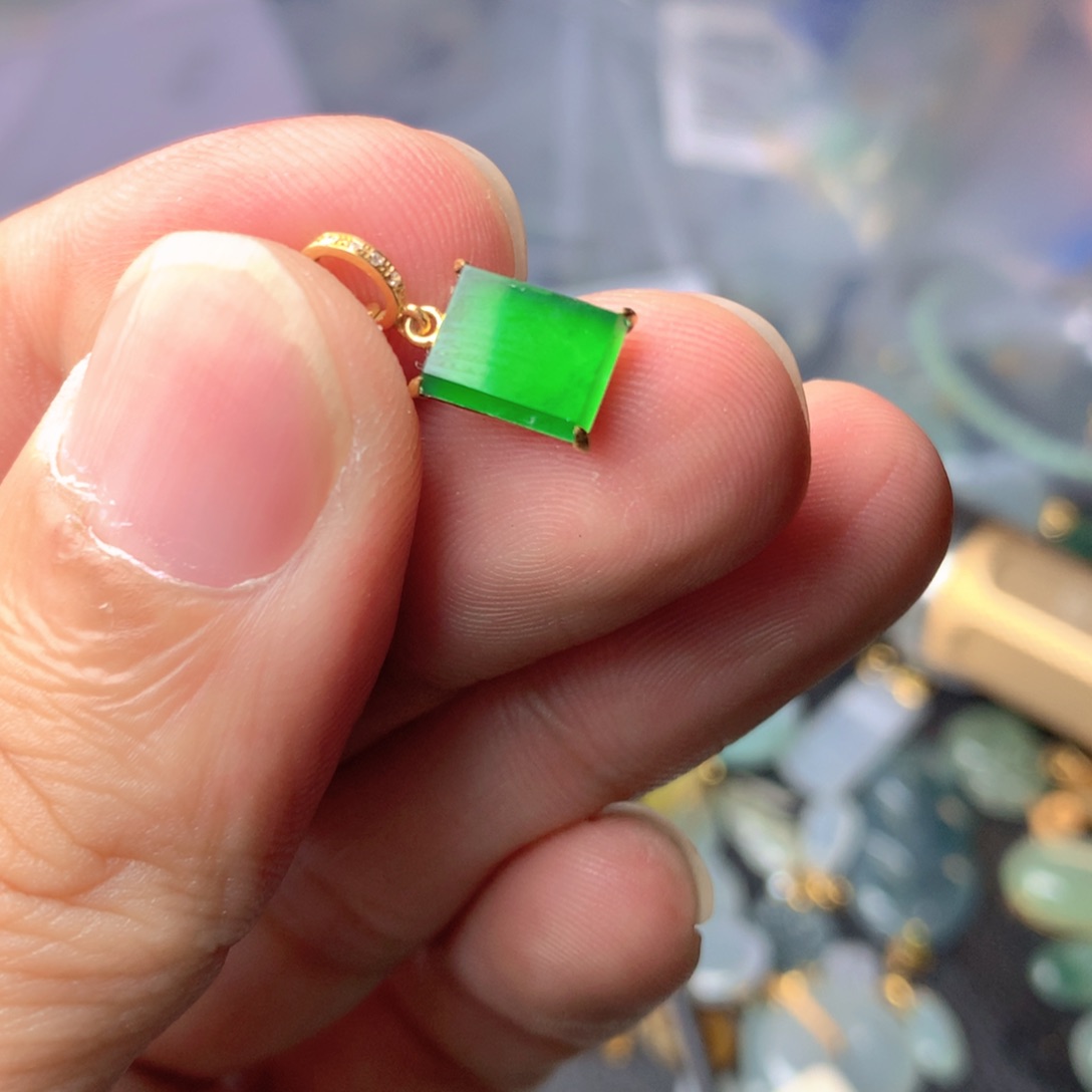 【闪购商品】翡翠18K金镶嵌颈饰翡翠