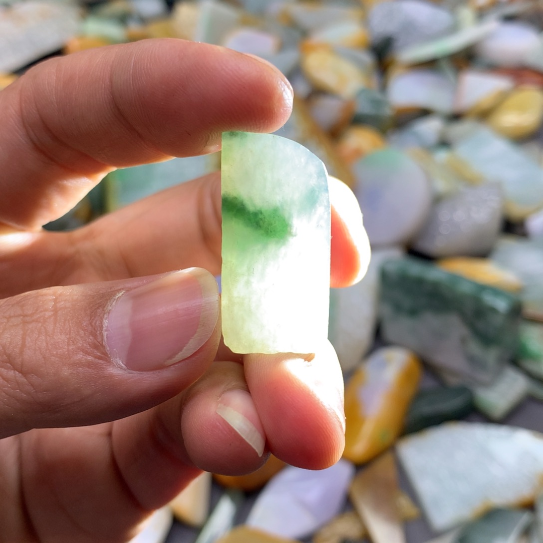 翡翠颈饰未镶嵌天然翡翠