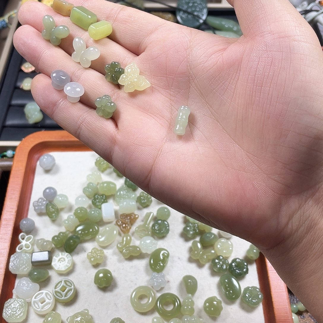 *****和田玉未镶嵌手镯