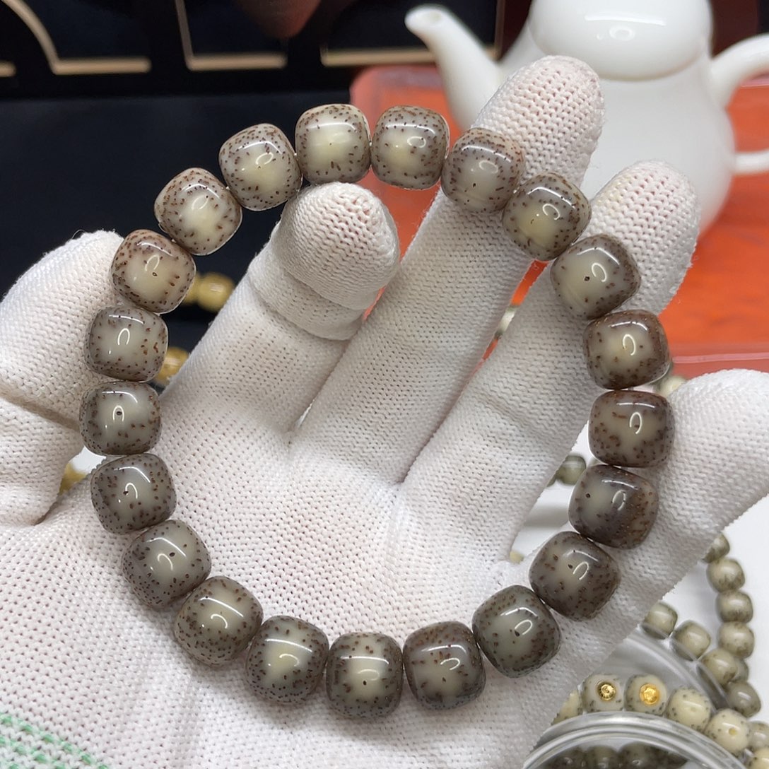 伤***肝星月菩提吊坠18。11.5/10.5灰冰半壁江山