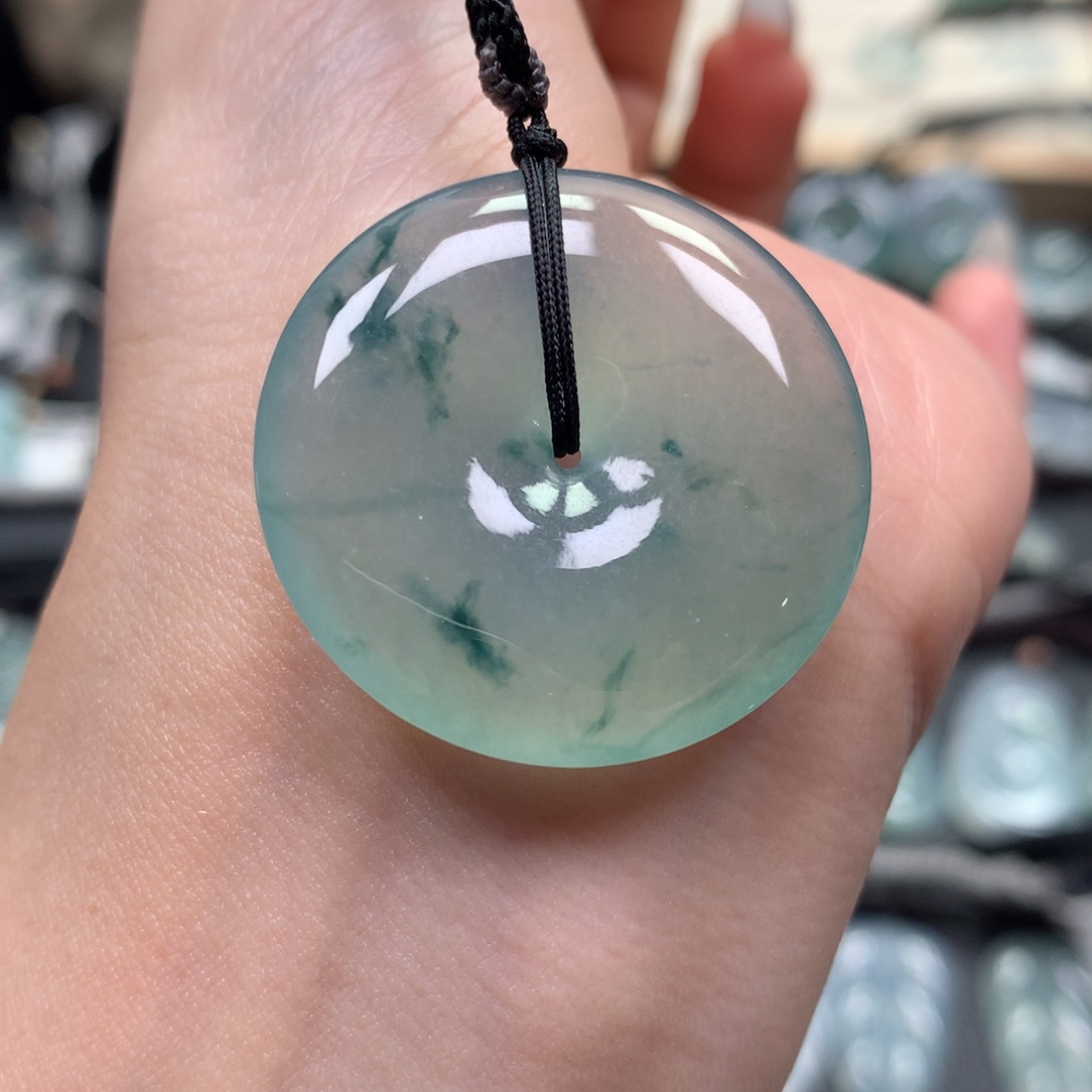 翡翠颈饰未镶嵌扣子