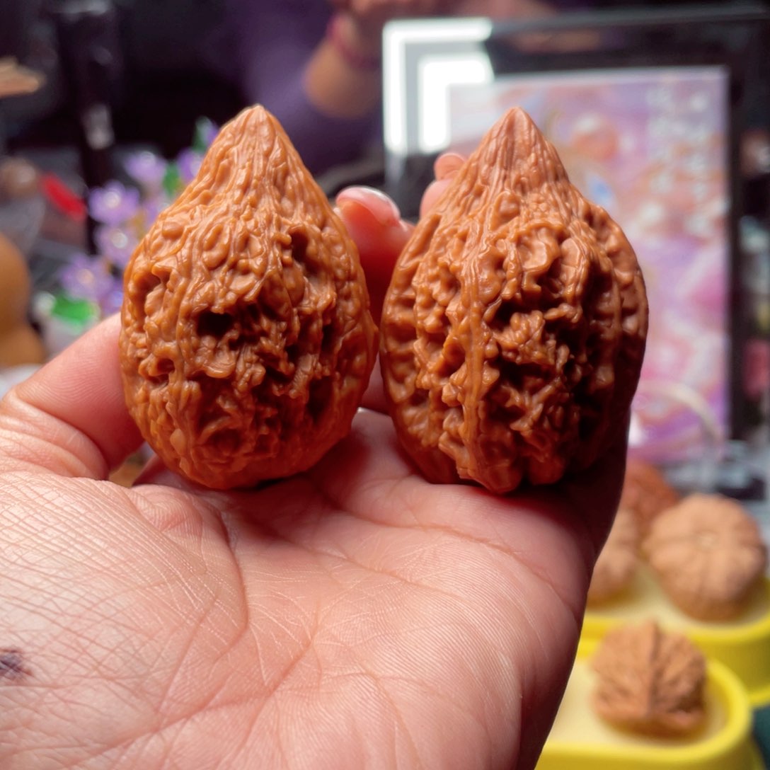 【闪购商品】文玩核桃把件M***a大孤石