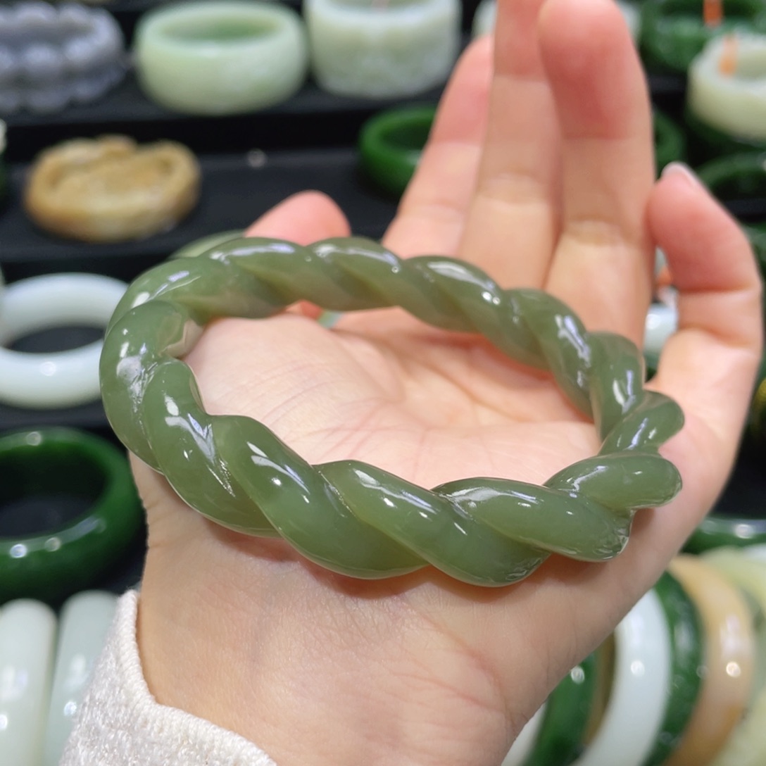 未镶嵌手镯和田玉85