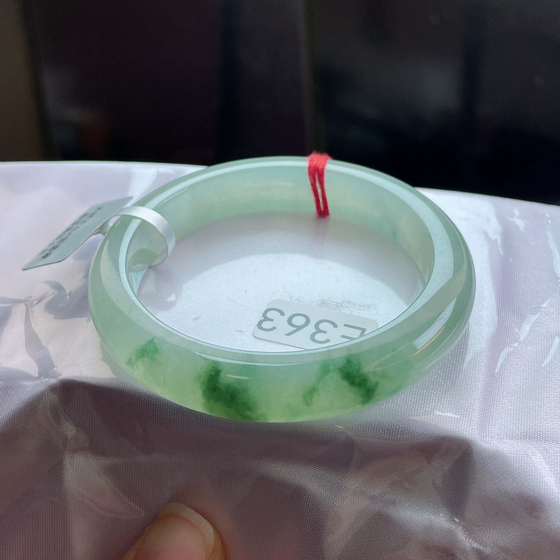 缅甸天然A货翡翠57圈口冰种飘花宽边手镯