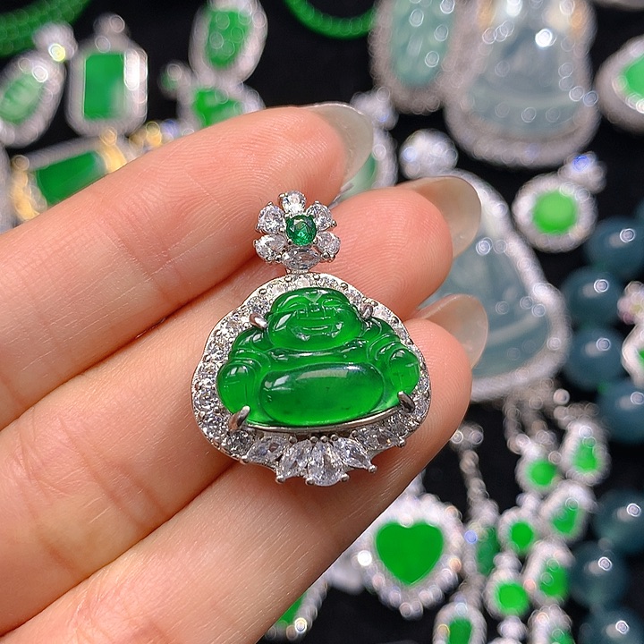 翡翠颈饰未镶嵌翡翠