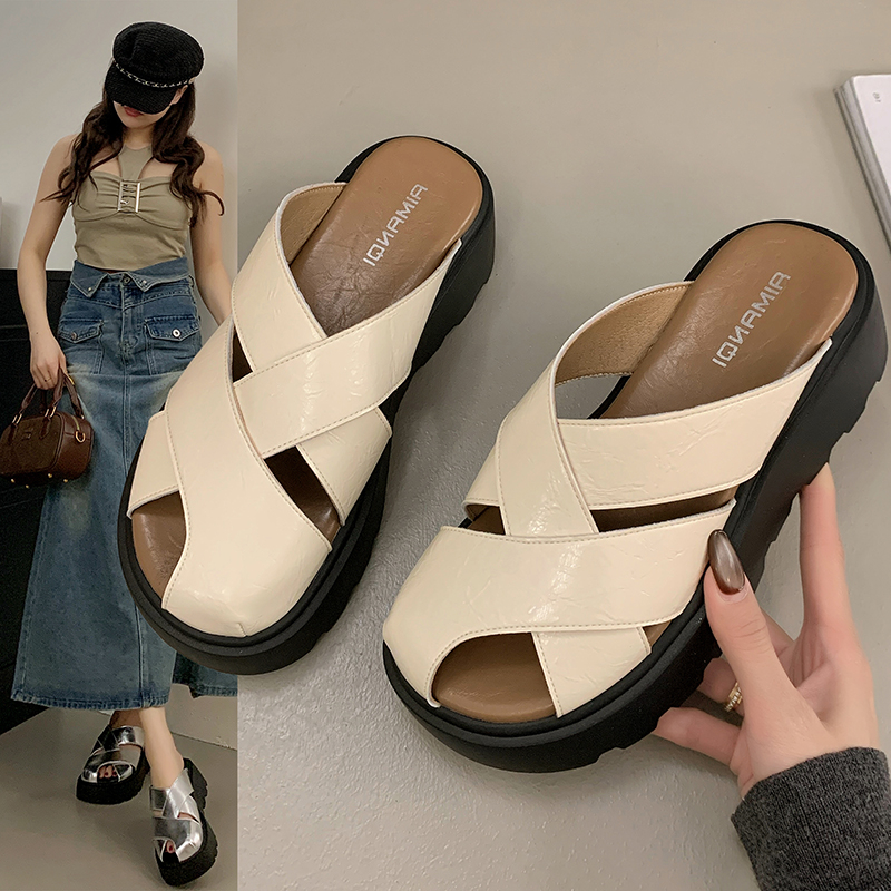 百诗恋 2025时尚百搭软面软底厚底包头拖鞋(跟高3.5cm)