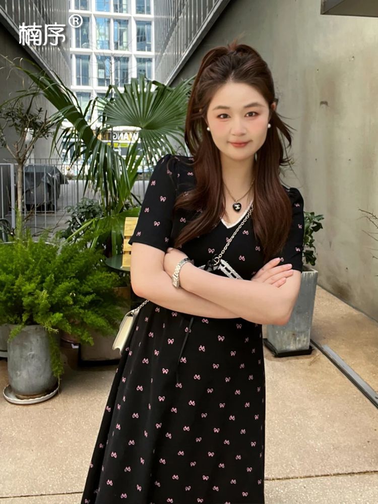 微胖mm大码女装2025年夏装气质淑女新款蝴蝶结印花休闲显瘦连衣裙